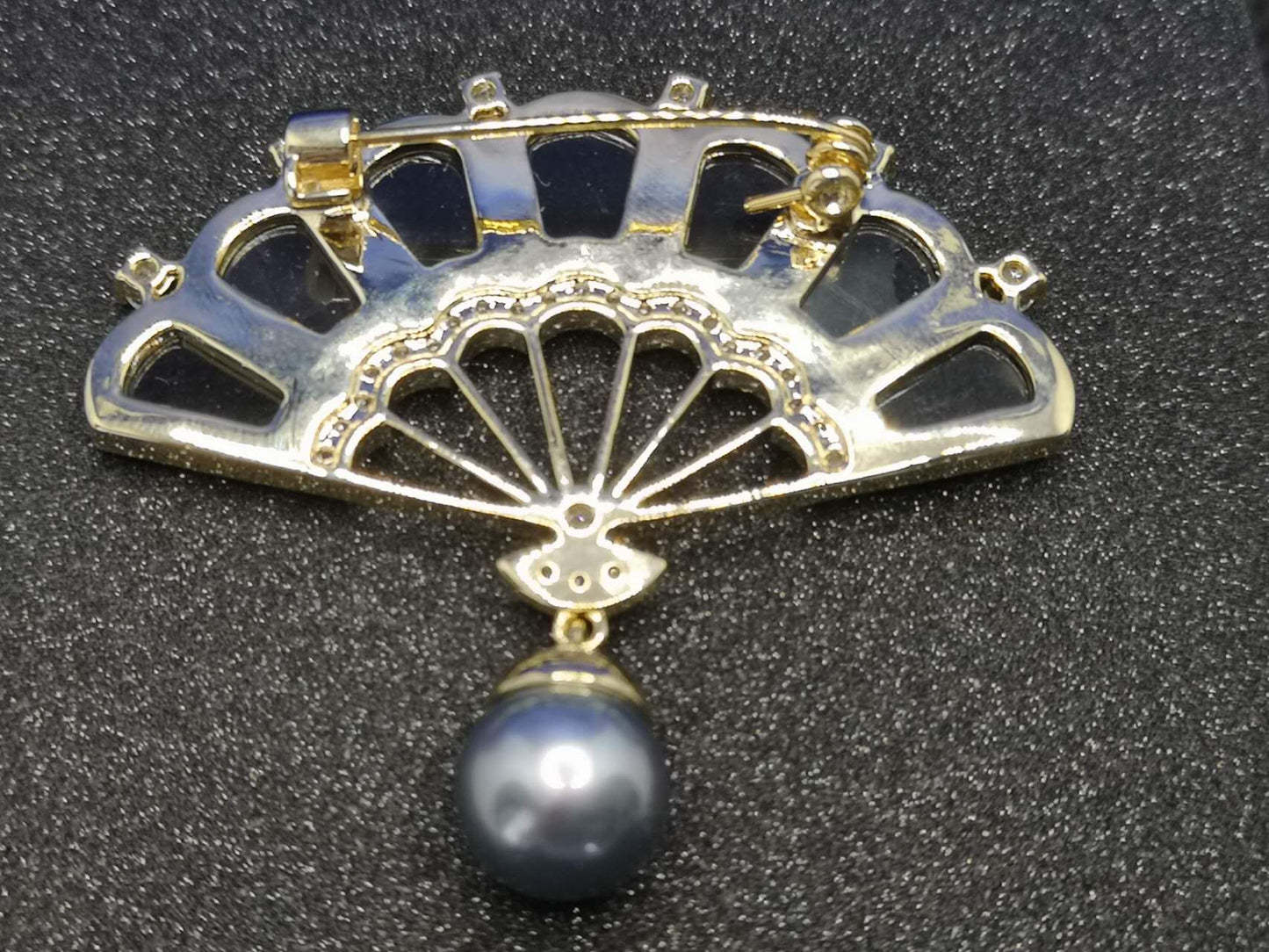 Brooch Folding fan Freshwater pearls and Nacre