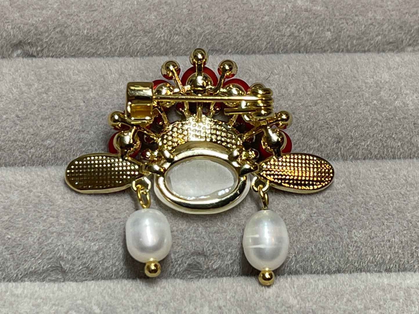 Brooch Red hat Freshwater pearls and Enamel