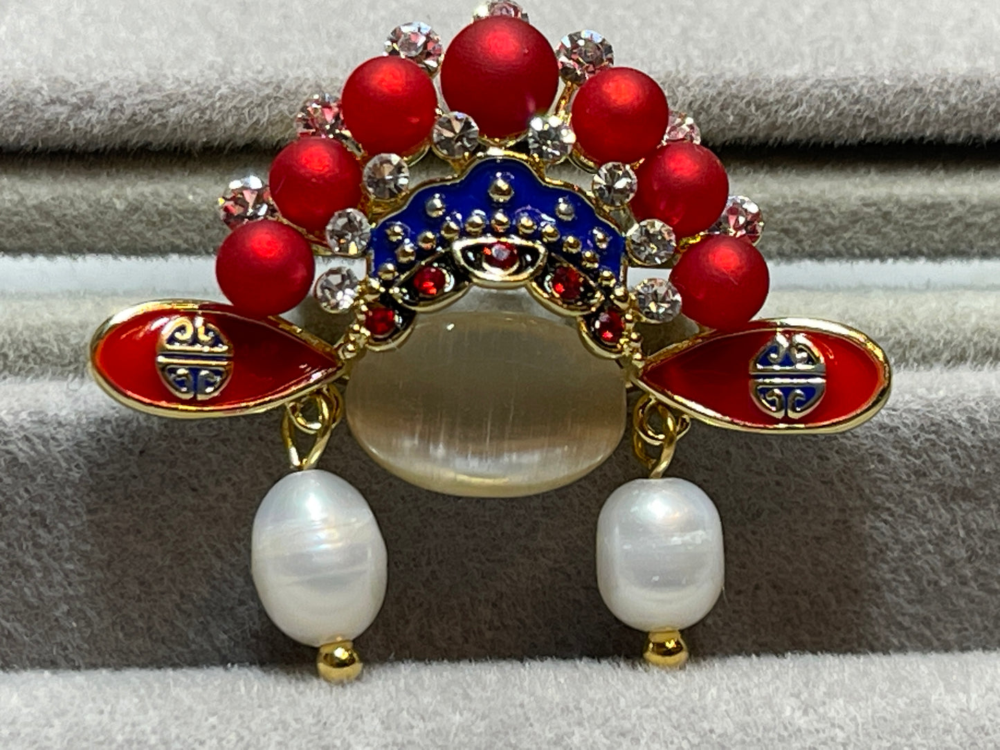 Brooch Red hat Freshwater pearls and Enamel
