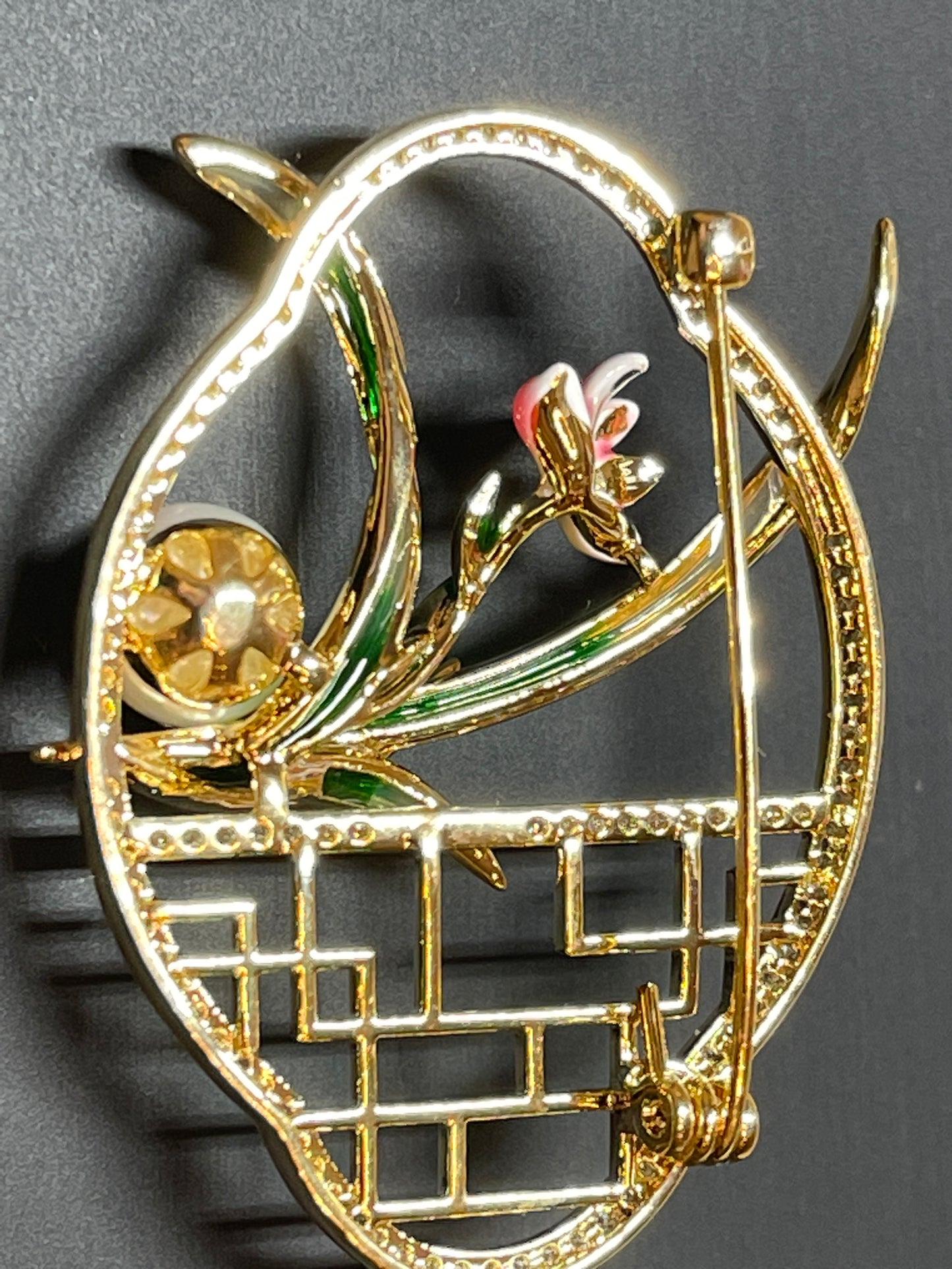 Brooch Window lattice Freshwater pearls and Enamel