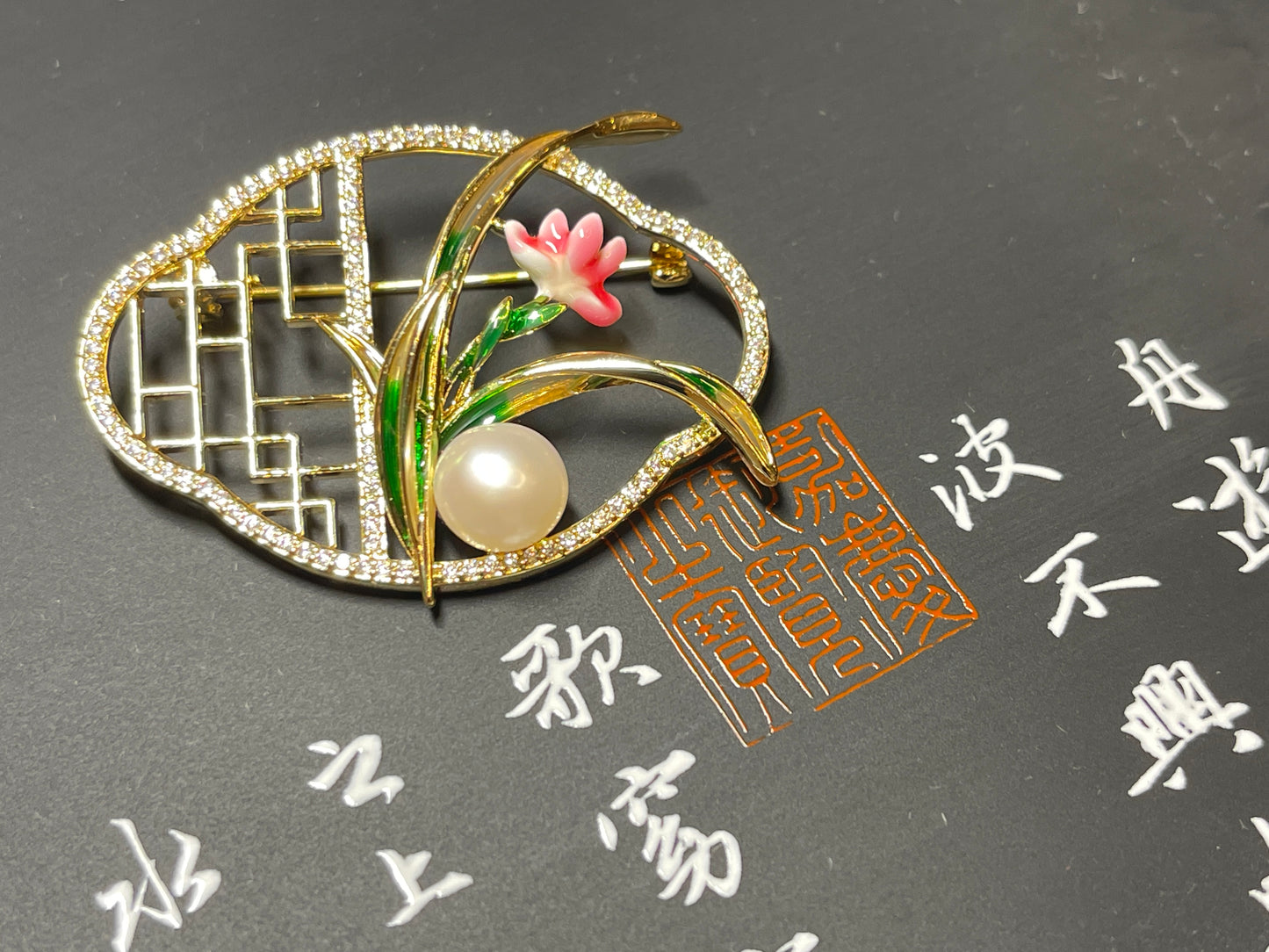 Brooch Window lattice Freshwater pearls and Enamel