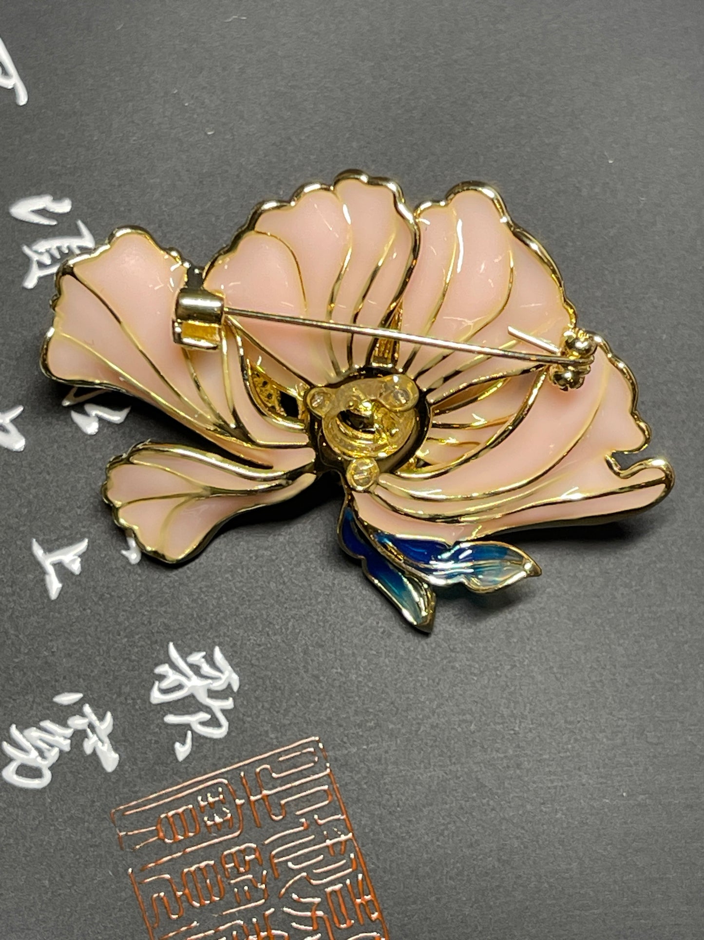 Brooch Peony Freshwater pearls and Enamel