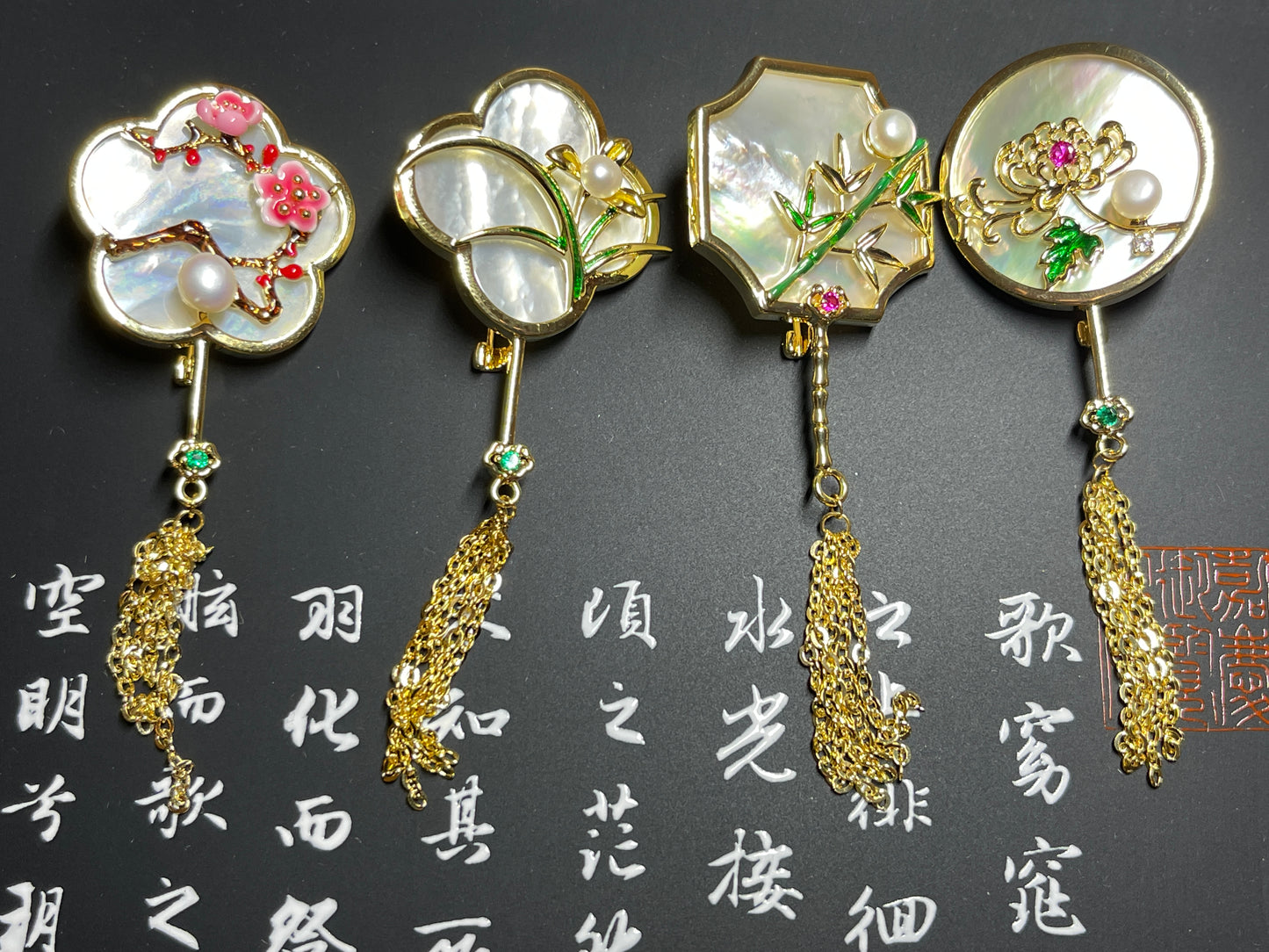 Brooch Round Fan Set Nacre and Enamel