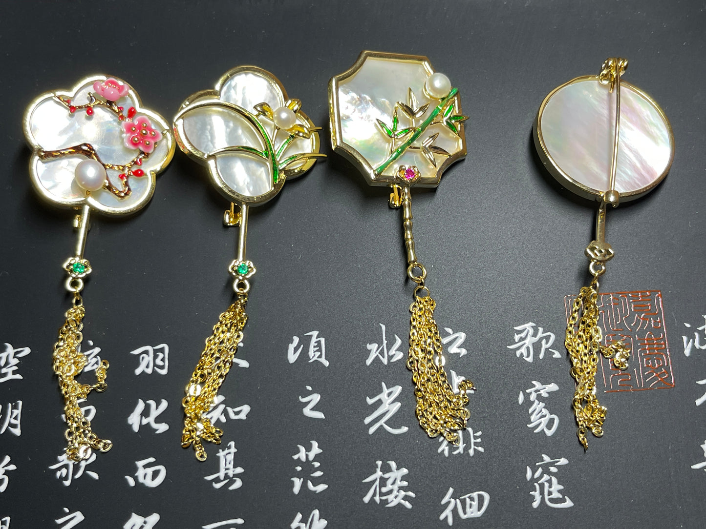 Brooch Round Fan Set Nacre and Enamel