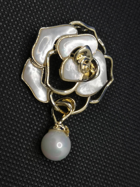 Brooch Camellia Freshwater pearls and Nacre